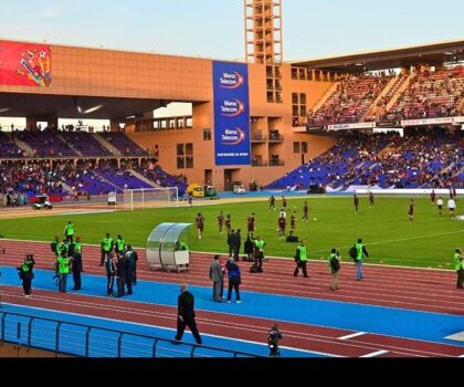 “الكاف” توافق على اعتماد 10 ملاعب لإجراء المباريات في “كان 2025” بالمغرب