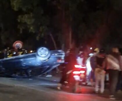 انقلاب سيارة قرب دوار عتامنة بسيدي بوزيد يصيب أربعة أشخاص ويشل حركة السير