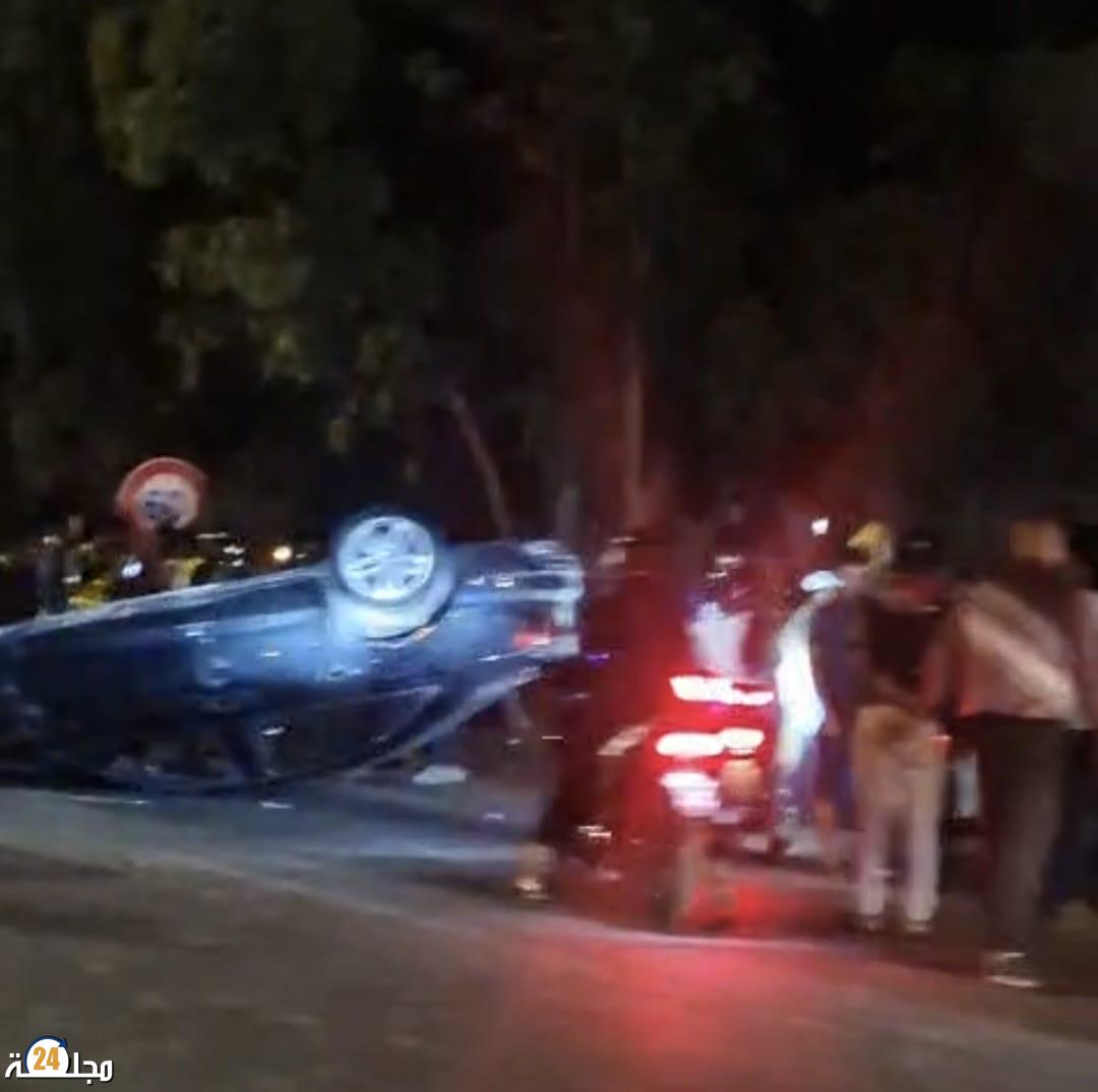 انقلاب سيارة قرب دوار عتامنة بسيدي بوزيد يصيب أربعة أشخاص ويشل حركة السير