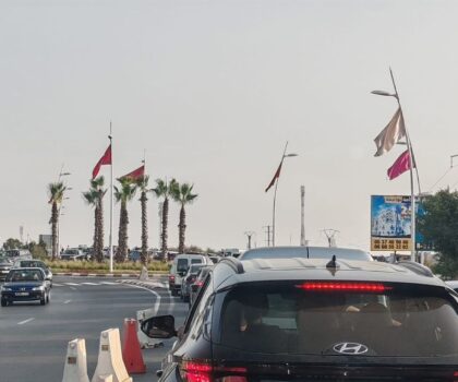 اختناق مروري خانق عند مدخل شاطئ بوزنيقة يثير تذمر المصطافين