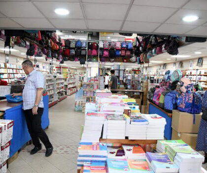 الدخول المدرسي 2025-2026: جدل حول أسعار الكتب ومدارس الريادة