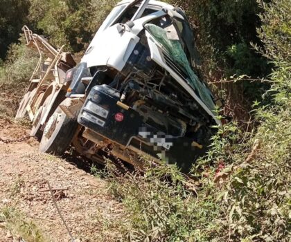 وفاة سائق في حادث انقلاب شاحنة قرب واد الشراط باتجاه جماعة الصباح