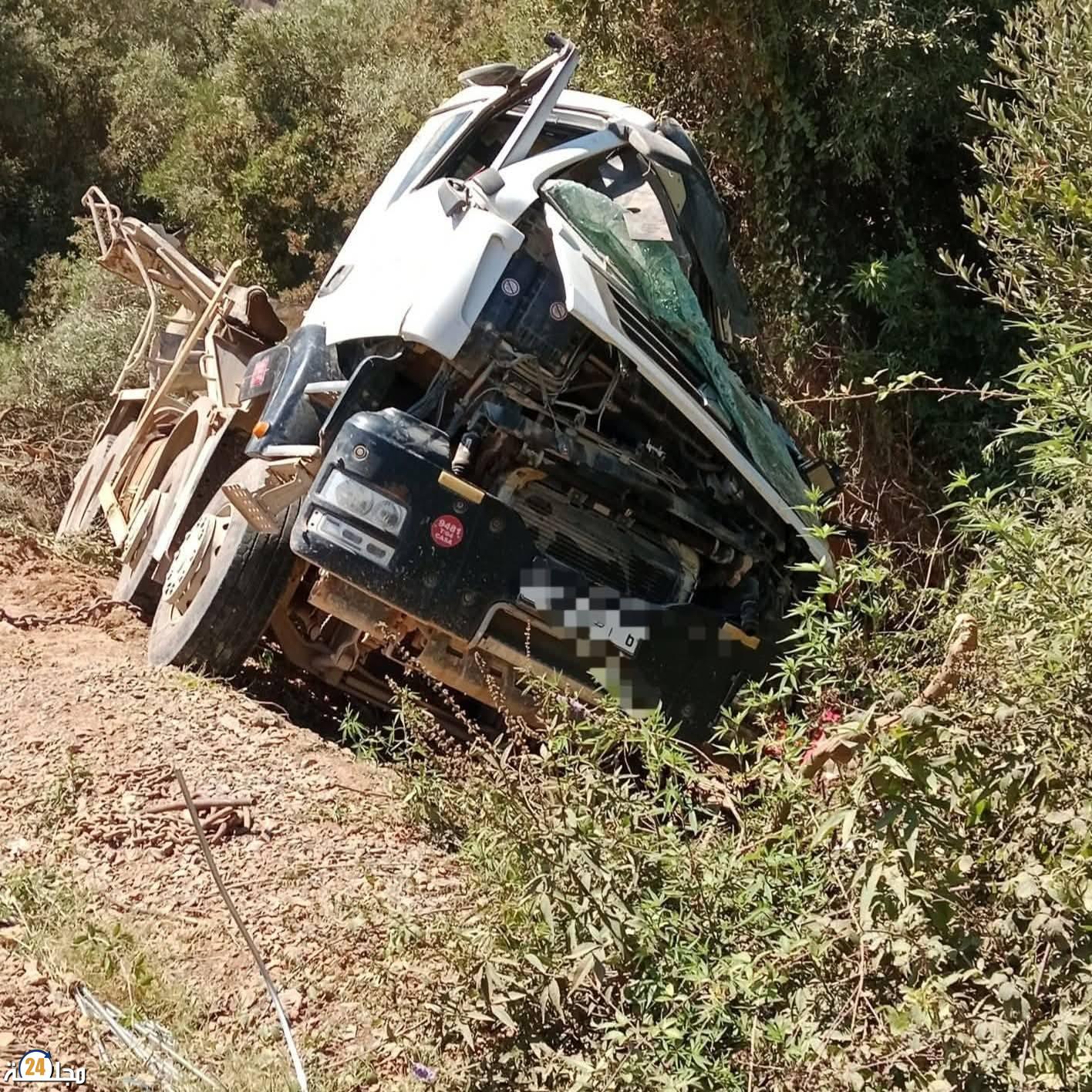وفاة سائق في حادث انقلاب شاحنة قرب واد الشراط باتجاه جماعة الصباح