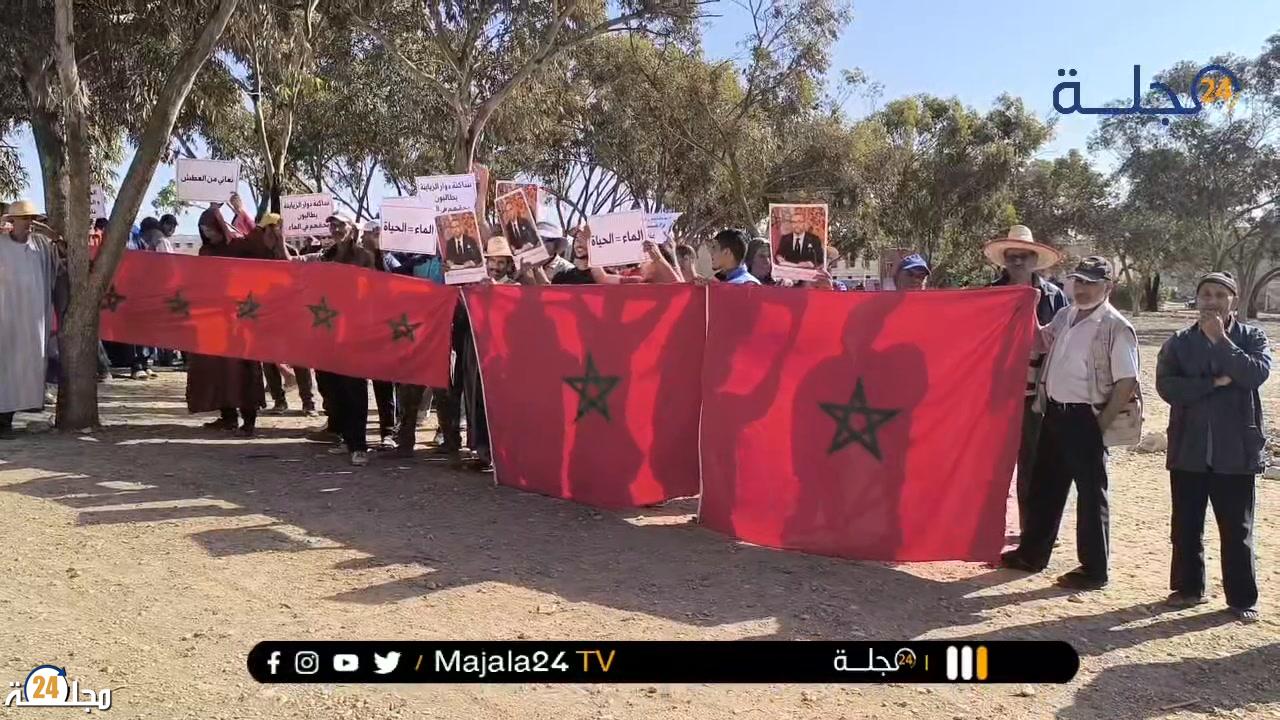 بالفيديو…وقفة احتجاجية أمام مقر قيادة دار الشافعي ضواحي سطات….”والمسؤول شي طليبة….بغينا غير شريبة”