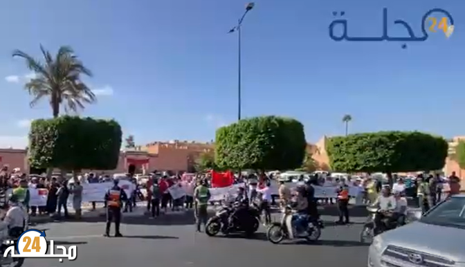 بالفيديو…مراكش.. وقفة غير مسبوقة لعمال مقاهي الشيشة بمراكش ضد قرارات الإغلاق