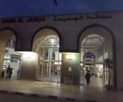 عطب تقني يشل حركة القطار الرابط بين الدار البيضاء والجديدة والمسافرون بين الغضب والسخرية