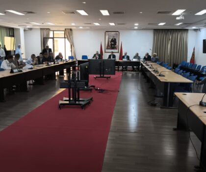 سطات : مجلس إقليمي بدون روح… مشاريع مدفونة وغيابات مفضوحة