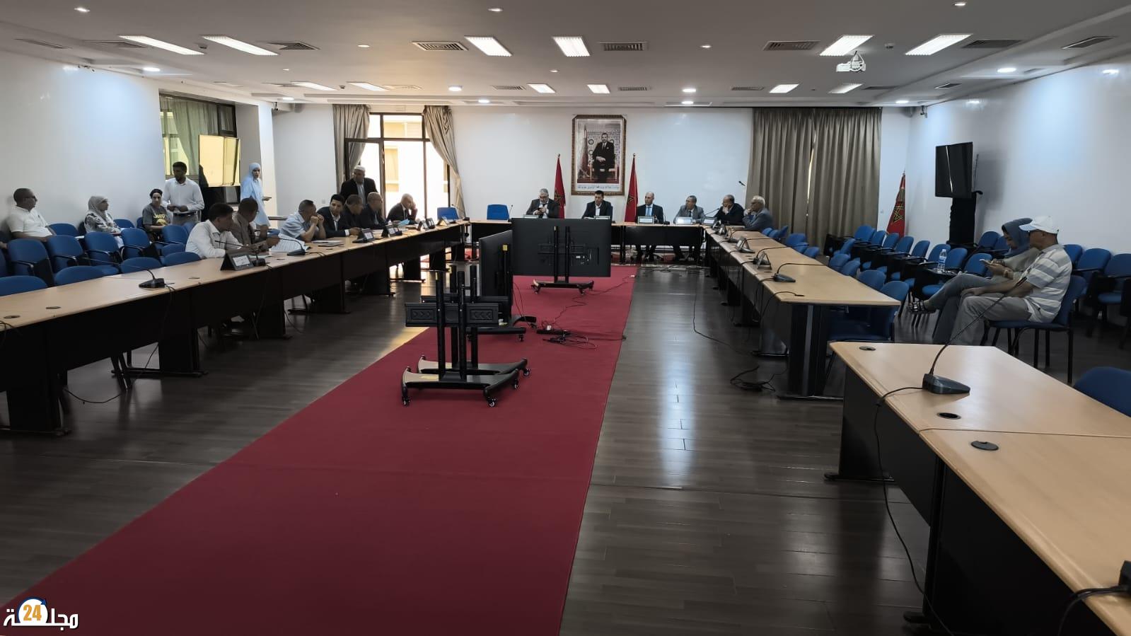 سطات : مجلس إقليمي بدون روح… مشاريع مدفونة وغيابات مفضوحة