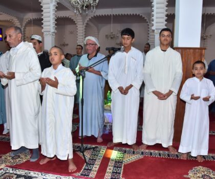 تيزنيت تحيي الذكرى الـ27 لوفاة المغفور له الملك الحسن الثاني بتسليم هبات ملكية لشرفاء الزوايا