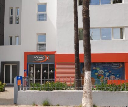 أزمة خدمات اتصالات المغرب بسطات: موظف وحيد يواجه 171 ألف نسمة