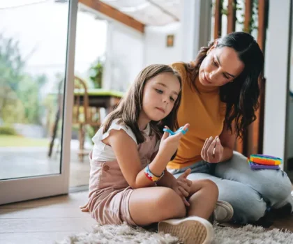 معدلات التوحّد تتضاعف عالميًا… والخبراء يكشفون الأسباب