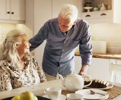 دراسة تكشف سرّ تفوق النساء في العمر على الرجال