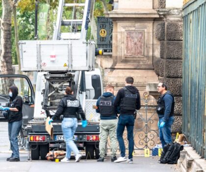 سرقة القرن.. توقيف 5 مشتبهين جدد في قضية متحف اللوفر