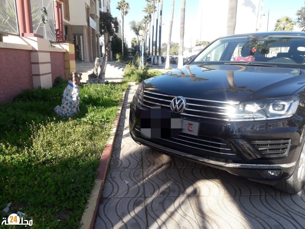 سطات… حيث يركن أصحاب النفوذ فوق الرصيف وتحت القانون!