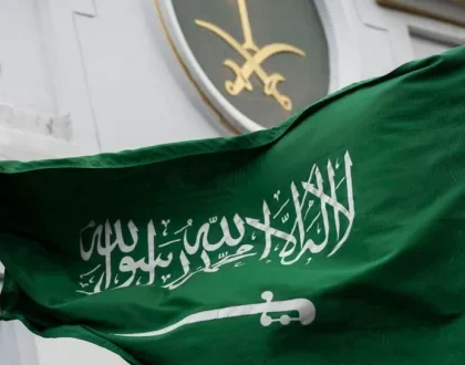 السعودية تعيد رسم خريطة الرواتب : إمتيازات الأجانب تتقلص و معايير جديدة لسوق العمل