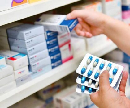 البرلمان والحكومة في مواجهة حول رسوم استيراد الأدوية