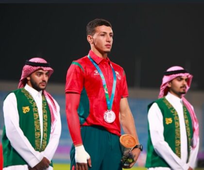 المهدي ديمقراطي ابن مدينة البروج يمنح المغرب فضية 400 م حواجز 