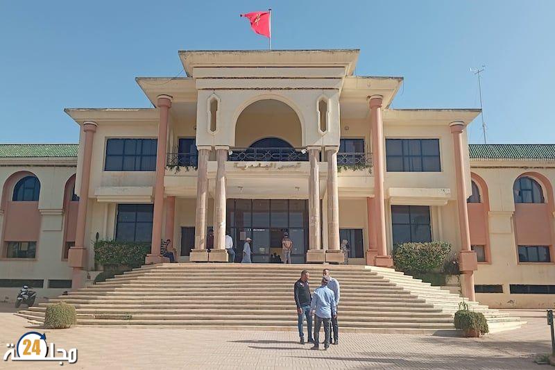 المحكمة الإدارية الاستئنافية بالرباط تؤيد تجريد أربعة أعضاء من مجلس جماعة ابن أحمد وتؤكد على إلزامية الانضباط الحزبي