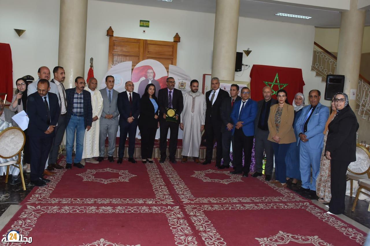 أسرة العدالة بابن جرير تكرم الحاج عبد الكريم الناوي بعد أربعة عشر عامًا من العطاء والتفاني