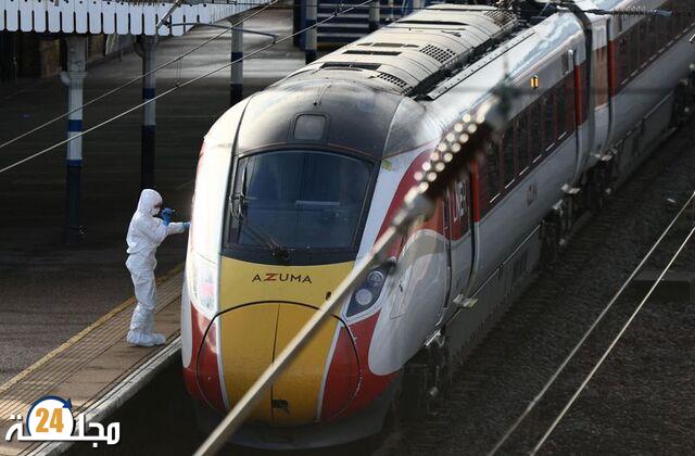 دماء على سكة الحديد…هجوم مروّع يهز قطاراً بريطانياً و يصيب تسعة ركاب‎