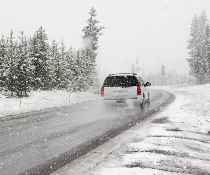تساقطات ثلجية وزخات مطرية ورياح قوية من الثلاثاء إلى الخميس بعدد من مناطق المملكة