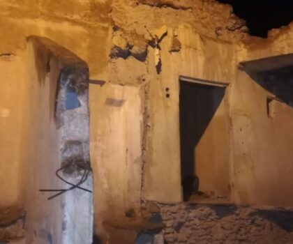 منزل آيل للسقوط يتحول إلى قنبلة تهدد السلامة العامة ببيوكرى