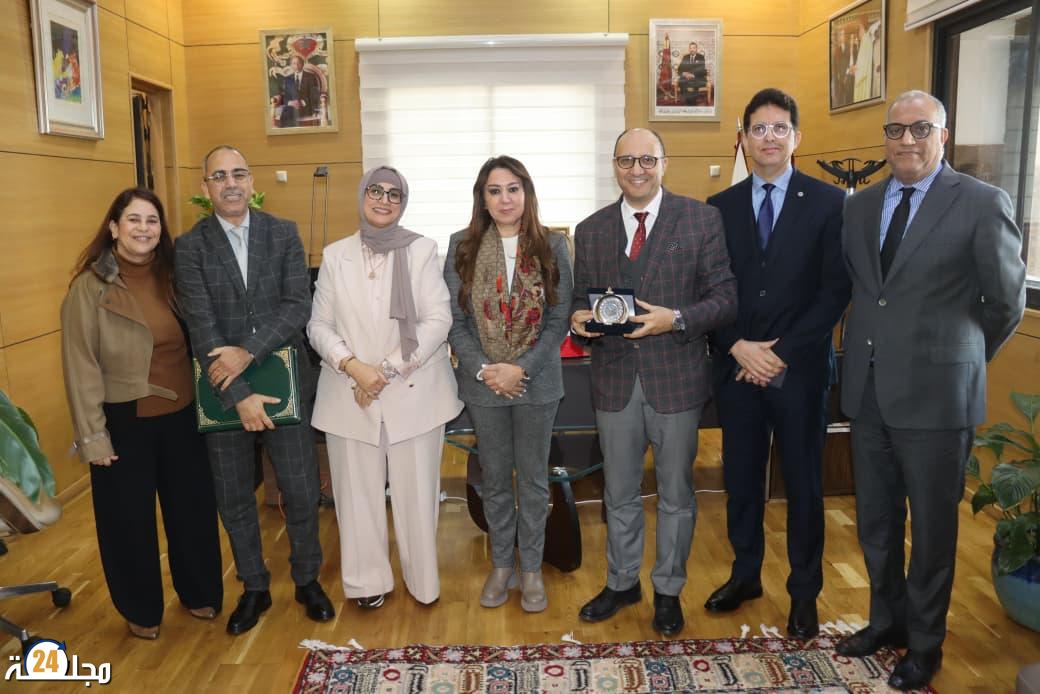 وسيط المملكة في زيارة عمل وتواصل إلى مجلس جماعة الدار البيضاء لتعزيز الوساطة المرفقية والتنسيق المؤسساتي