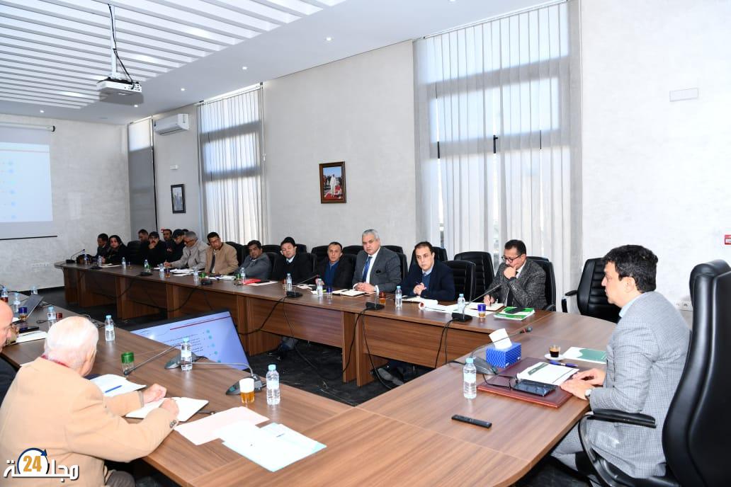 اللجنة الإقليمية للتنمية البشرية بالرحامنة تُصادق على حزمة مشاريع جديدة وتُثمن حصيلة “البرمجة للجميع”.