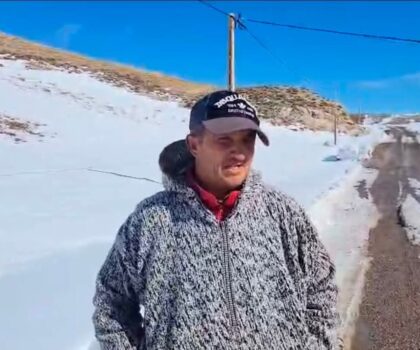 إقليم إفران: ابن معمّرة دوار القباة ينفي علاقة وفاة والدته بالثلوج ويضع حدًا للإشاعات