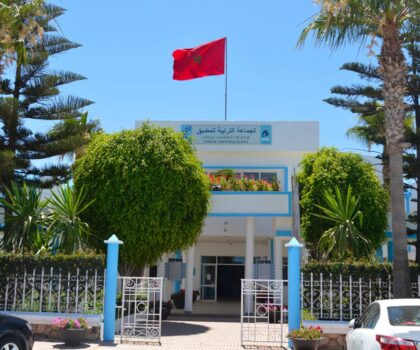 المضيق …. جدل صفقة مواقف السيارات يتصاعد وسط مطالب بتعليق المسار وفتح تحقيق إداري