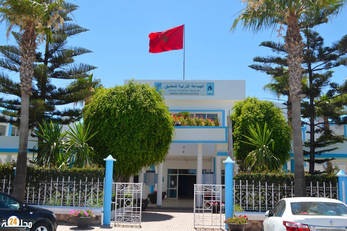 المضيق …. جدل صفقة مواقف السيارات يتصاعد وسط مطالب بتعليق المسار وفتح تحقيق إداري