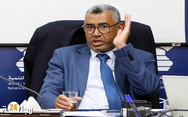 بووانو يدعو للكف عن التشويش على “المنتخب” ويُطالب الجماهير بالتعبئة خلفه لتحقيق كأس افريقيا