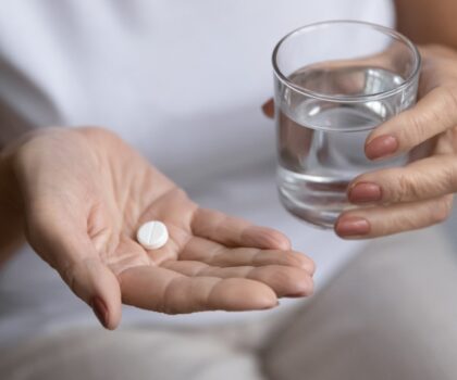 تحذير .. الأسبرين اليومي بلا إشراف طبي قد يهدد حياتك