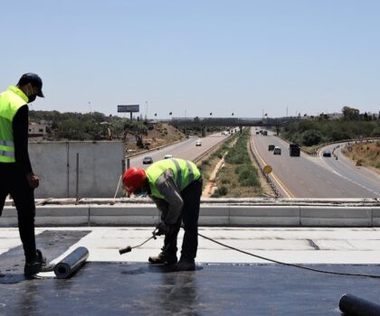المغرب يضع برنامجا طموحا لتوسيع شبكة الطرق وفك العزلة عن العالم القروي