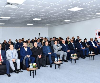 الرحامنة : وزير الصناعة والتجارة رفقة عامل إقليم الرحامنة يدشّن وحدة صناعية رائدة لصناعة المستلزمات الطبية بسيدي بوعثمان