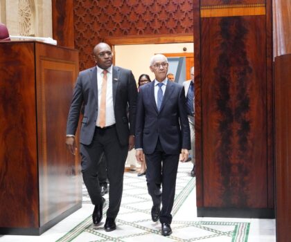 رئيس مجلس النواب يجري مباحثات مع وزير الشؤون الخارجية والتجارة الدولية والتعاون بجمهورية سورينام