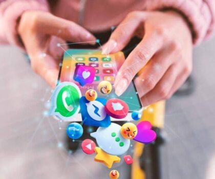 ماليزيا تعتزم تقييد استخدام المراهقين لمنصات التواصل الاجتماعي