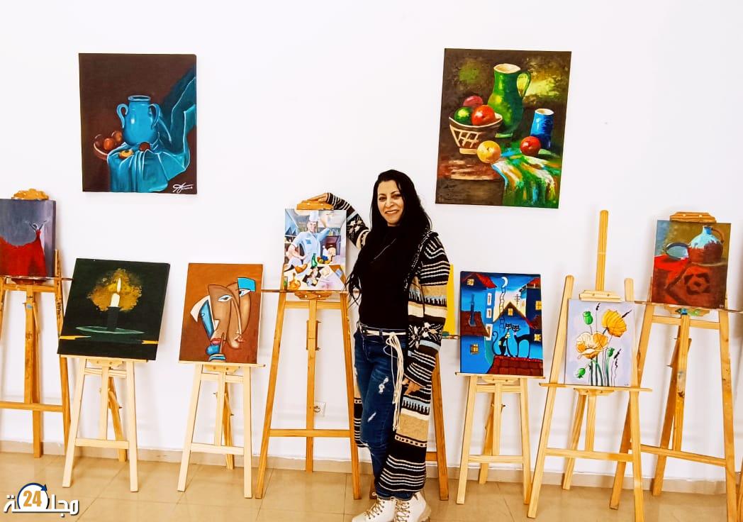 كنزة العاقل : للمجلة 24 : ” الرسم بالنسبة لي هو سفينة الأمان التي أحط الرحال على متنها “