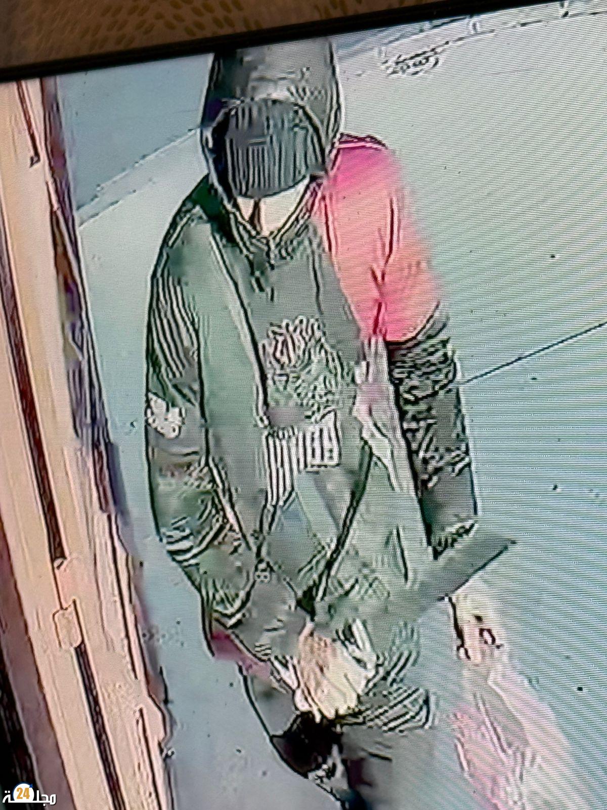 الجديدة/أولاد فرج.. ملثم يسطو على محل لبيع المجوهرات باستعمال السلاح الأبيض