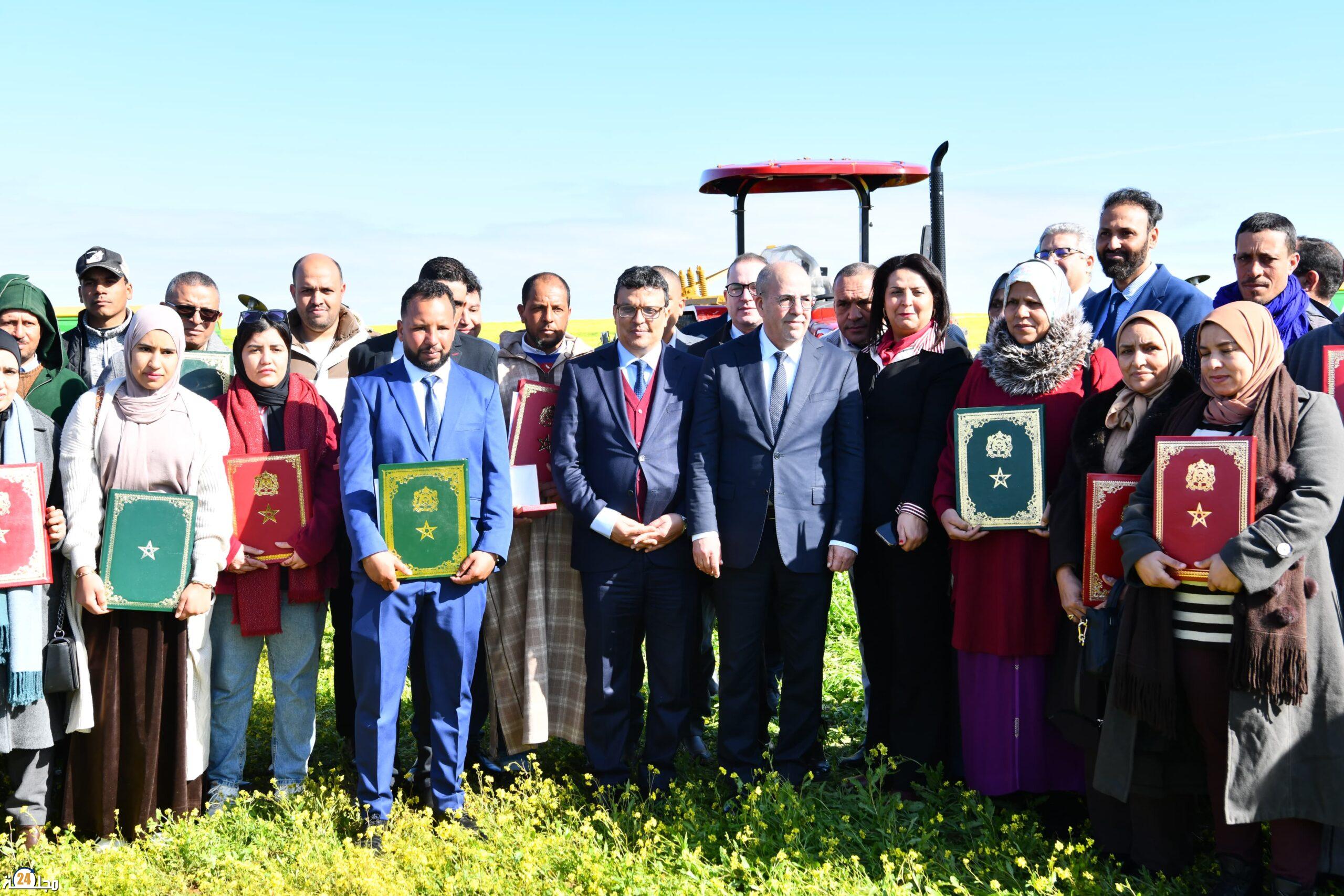 الرحامنة ::وزير الفلاحة والصيد البحري مرفوقا بعامل الإقليم في زيارة ميدانية لمنطقة بوشان