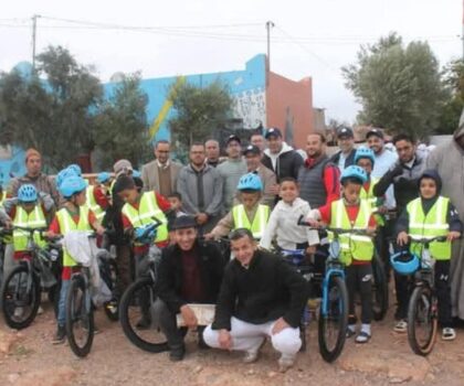 قادمة من مدينة ليل الفرنسية.. جمعية “أطلس 59” تدعم تمدرس تلاميذ جماعة تسكدلت وتكرّم المرأة القروية