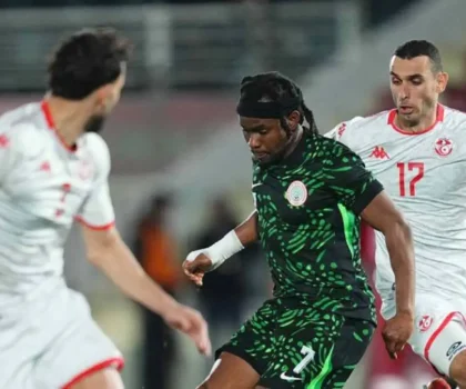 النسور الخضر تُسكت ثعالب الصحراء : نيجيريا تُقصي الجزائر و تضرب موعدًا ناريًا مع المغرب