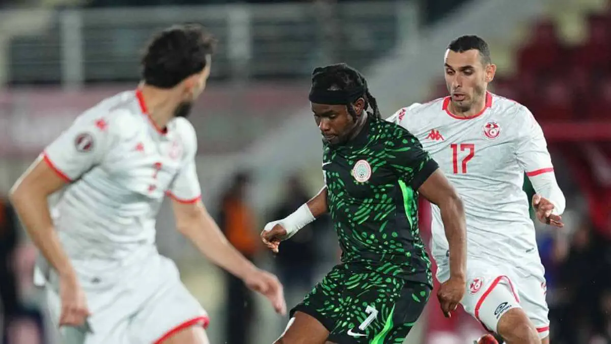 النسور الخضر تُسكت ثعالب الصحراء : نيجيريا تُقصي الجزائر و تضرب موعدًا ناريًا مع المغرب