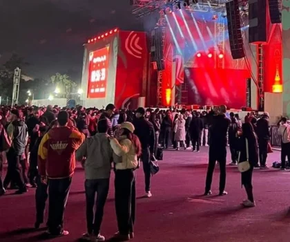 أجواء الكان في الصحراء المغربية.. منصة المشجعين بالداخلة منطقة جذب للزوار والساكنة