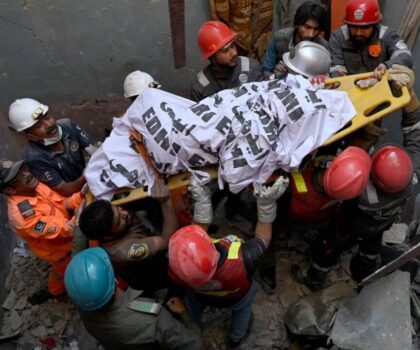 باكستان: 16 قتيلاً بانفجار أسطوانة غاز وانهيار جزئي لمبنى سكني