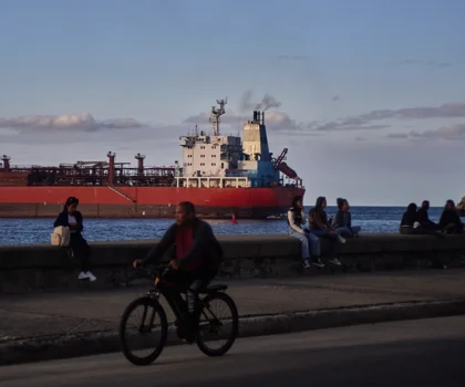 الولايات المتحدة تخفف الحصار النفطي المفروض على كوبا