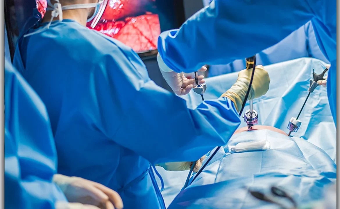 التحقيق مع طبيب نساء بتهمة إجراء عمليات جراحية من دون مبرر طبي