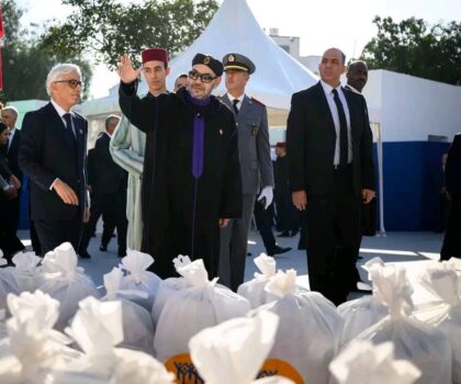 الـــملك يعطي بمدينة سلا انطلاقة عملية “رمضان 1447 ” لفائدة مليـــون أســـرة