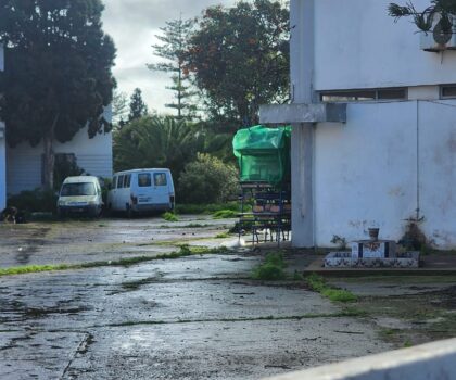 الجديدة…تجهيزات مدرسية تترك للإتلاف داخل ملحقة المديرية ومطالب بفتح تحقيق