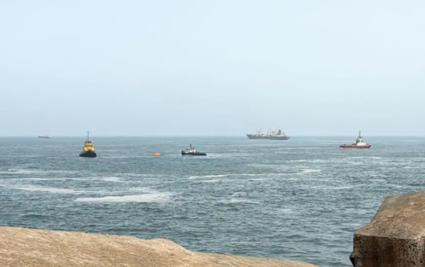 حادث بحري يشل حركة السفن بالدار البيضاء إثر سقوط عشرات الحاويات